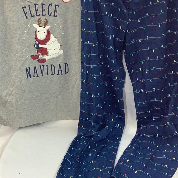 NWT- Women's Fleece Navidad Family Pajama Set - Picture 2 of 4